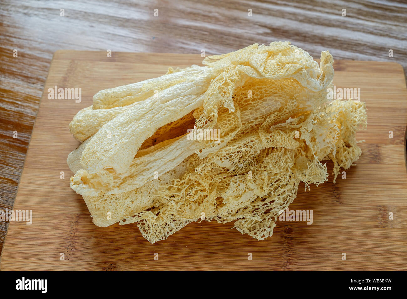 Il bambù fungo cibo cinese sul tavolo di legno Foto Stock