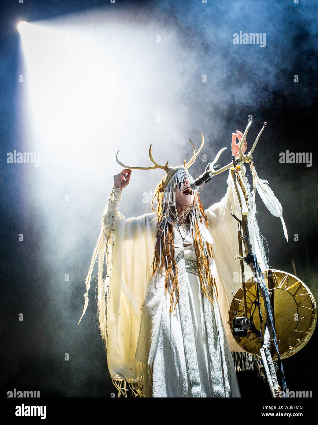 Maria Franz di Heilung performing live al Festival Midgardsblot in Borre, Norvegia, il 17 agosto 2019 Foto Stock