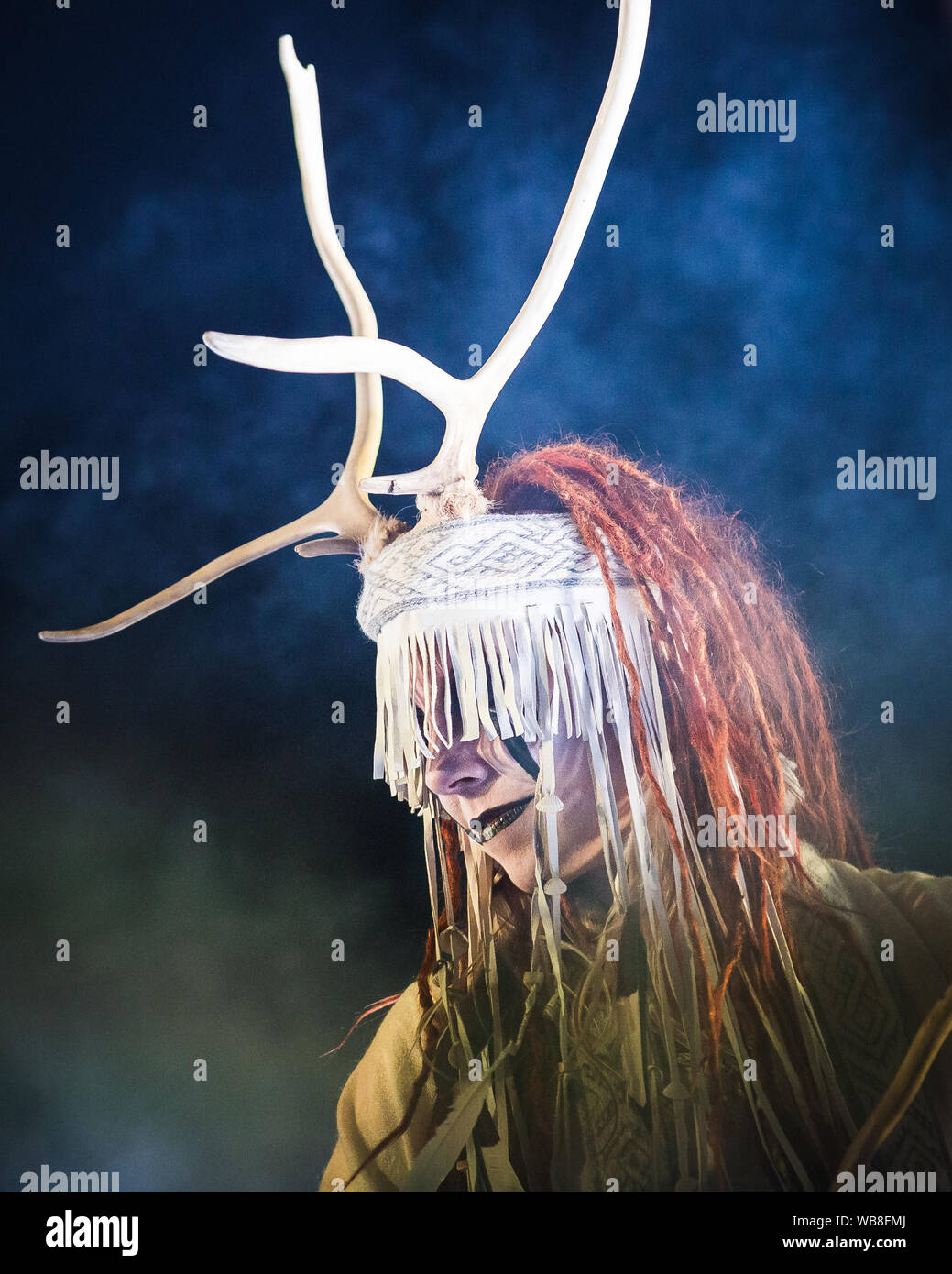 Maria Franz di Heilung performing live al Festival Midgardsblot in Borre, Norvegia, il 17 agosto 2019 Foto Stock