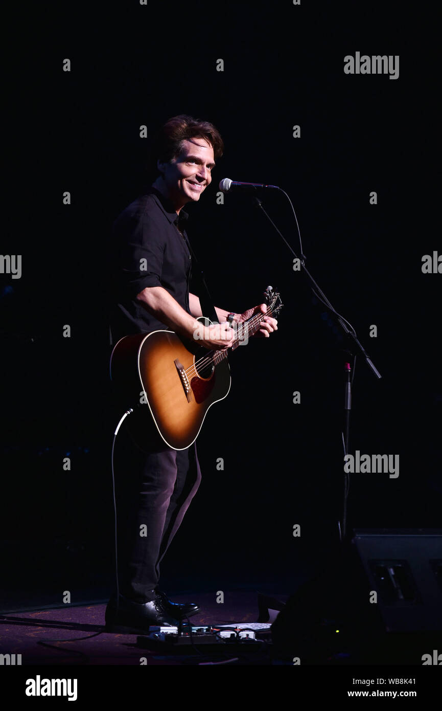 Agosto 24, 2019, Virginia Beach, Virginia, Stati Uniti d'America: Richard Marx Grammy, 30 milioni di album venduti porta le sue canzoni e storie per il Sandler Center in Virginia Beach, Virginia 24 Agosto 2019.photo Â©Jeff Moore (credito Immagine: © Jeff Moore/ZUMA filo) Foto Stock