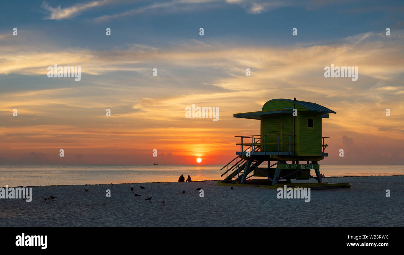 Bella Miami Beach a sunrise e vita torre di guardia, Sud di Miami Beach, Florida. Foto Stock