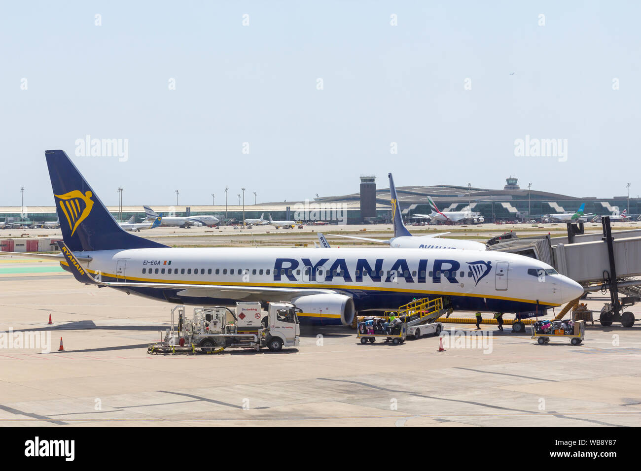 Boeing 737-800 Ryanair in aereo l' aeroporto di Barcellona, un famoso Irish basso costo azienda Foto Stock