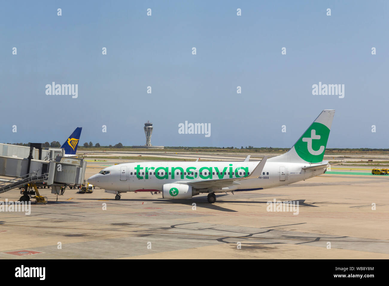 Barcellona, Spagna - Agust 11, 2019: Boeing 737-700 in aereo l' aeroporto di Barcellona, da Transavia basso costo azienda Foto Stock