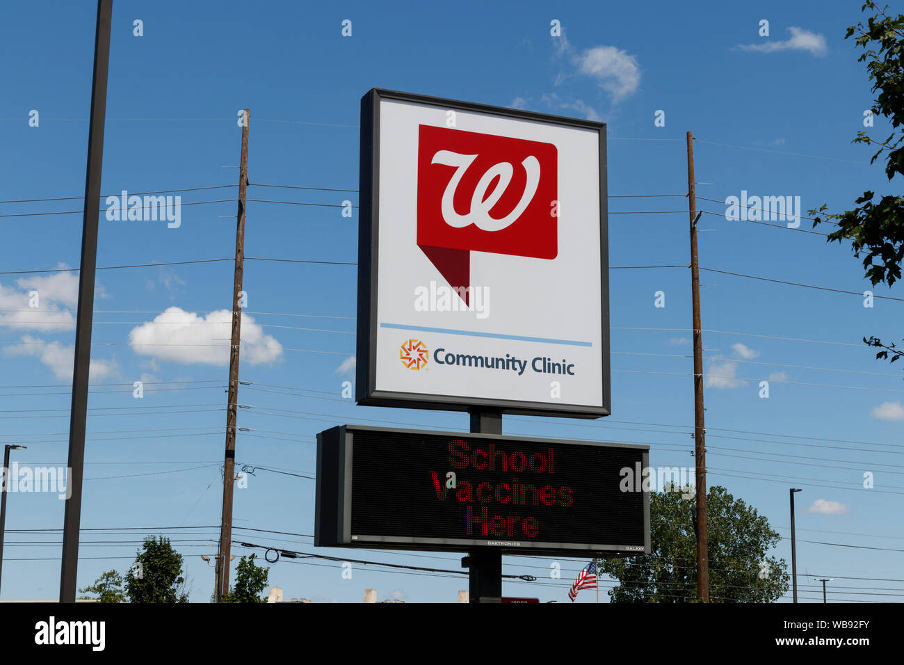 Indianapolis - Circa Agosto 2019: Walgreens posizione di vendita al dettaglio. Clinica della comunità a Walgreens offre cure urgenti tipo servizi medici Foto Stock