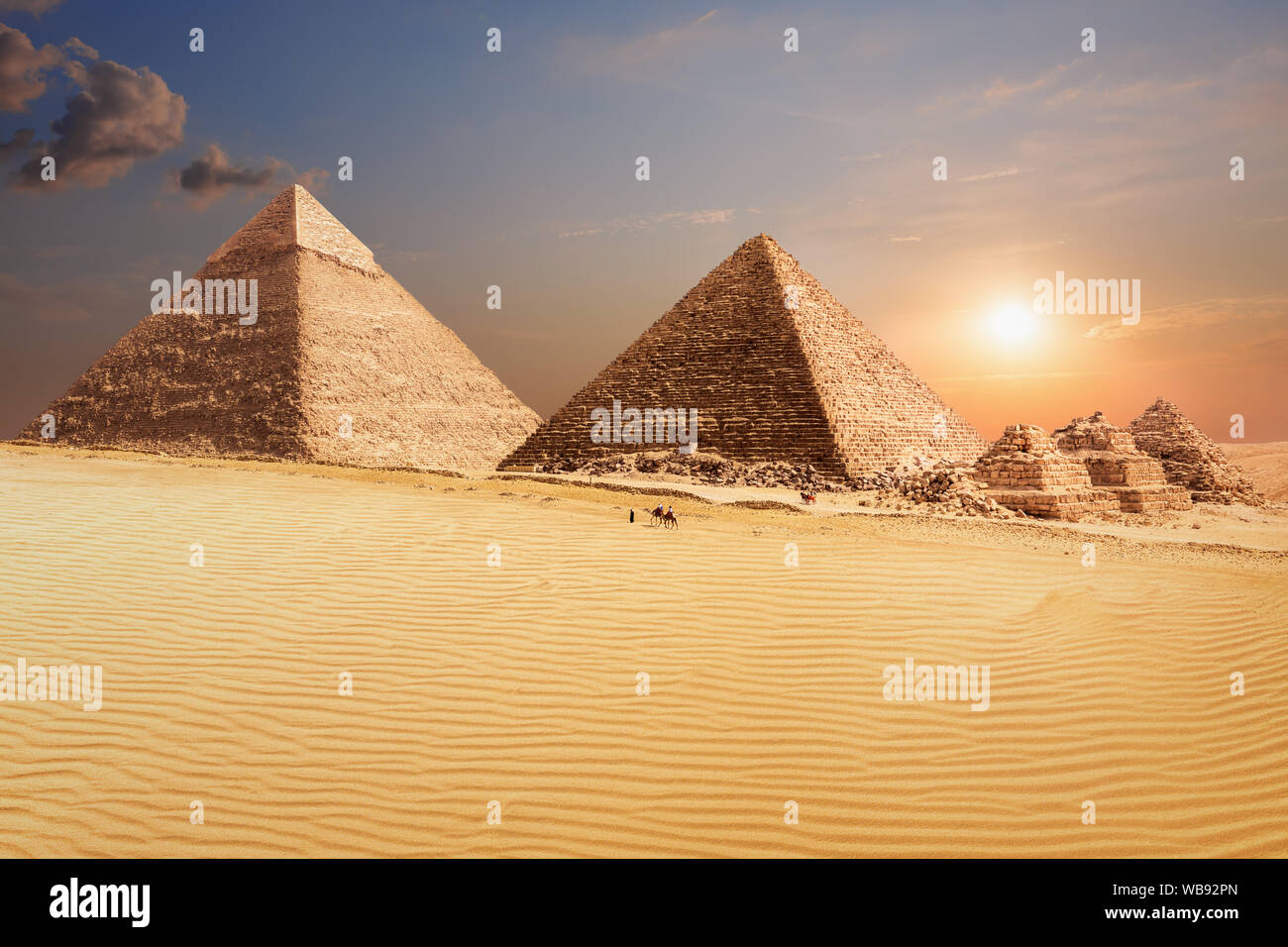 La piramide di Khafre e la piramide di Menkaure in Giza, bellissimo scenario egiziano Foto Stock