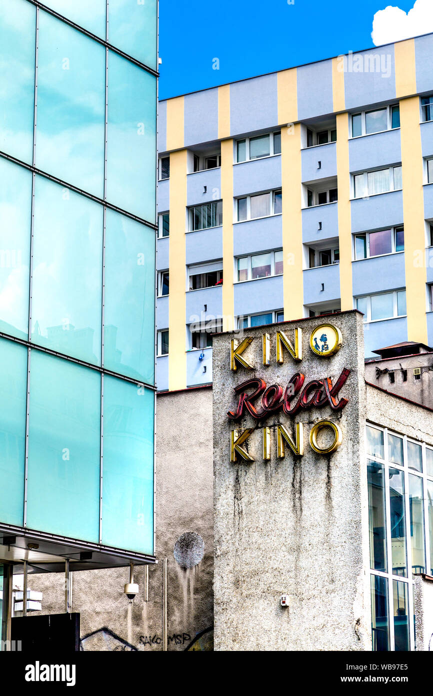 Segno per la storica degli anni sessanta cinema Kino Relax a Varsavia, Polonia Foto Stock