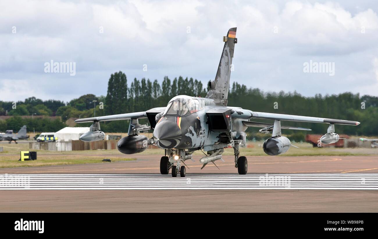 Un Panavia Tornado del Tactical Air Force Squadron 51 con una speciale vernice schema con la guerra mondiale 1 asso del volo tedesco Max Immelmann a RIAT 2019 Foto Stock