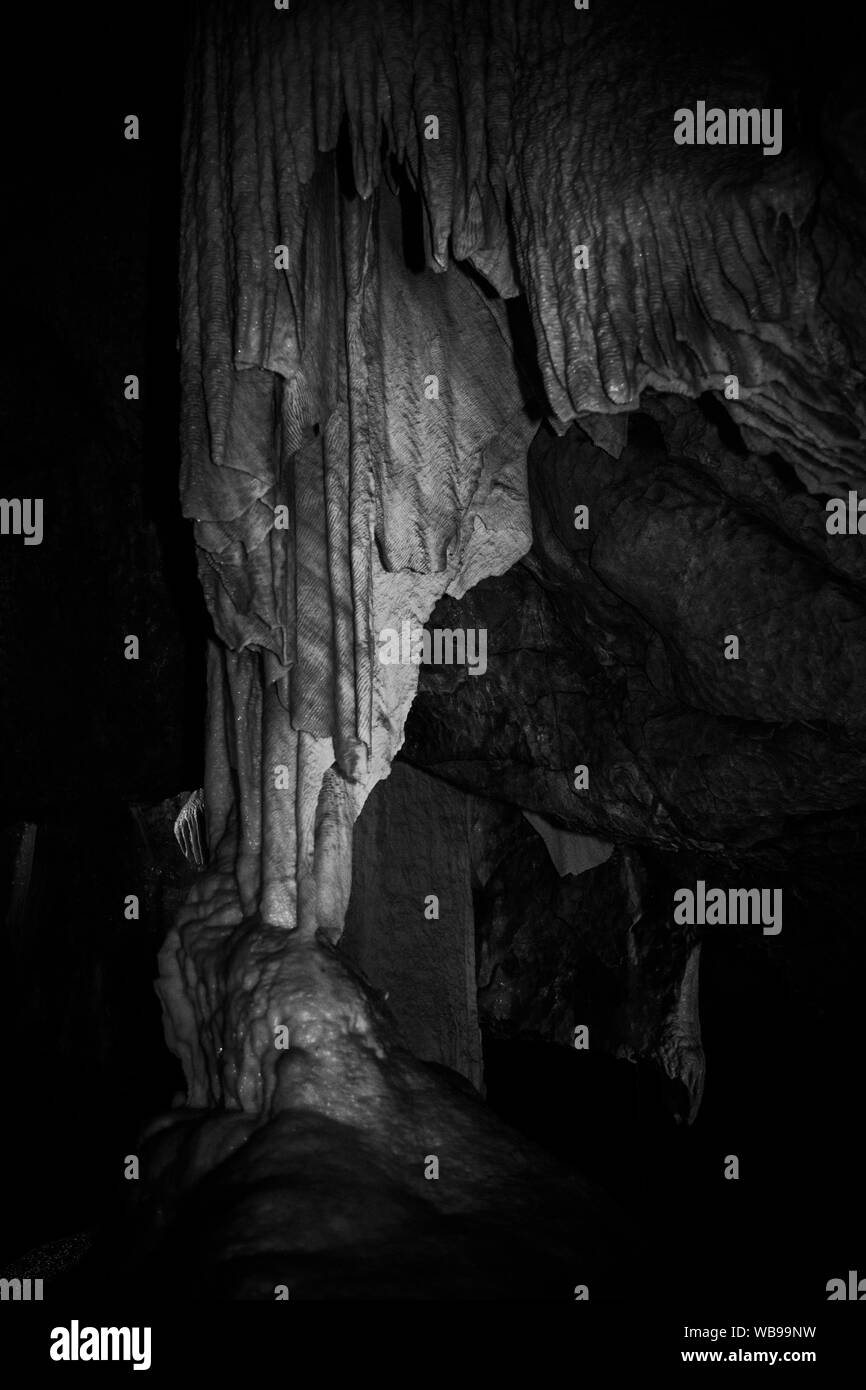 Grotte di Punkva, un epico sistema di caverne con molte caverne come stalattiti e stalagmiti e stalagnates, Carso Moravo, Repubblica Ceca Foto Stock