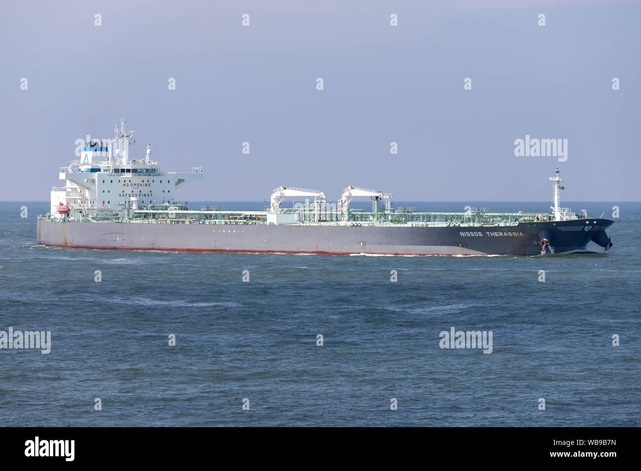 Olio greggio tanker NISSOS THERASSIA inbound Rotterdam Foto Stock