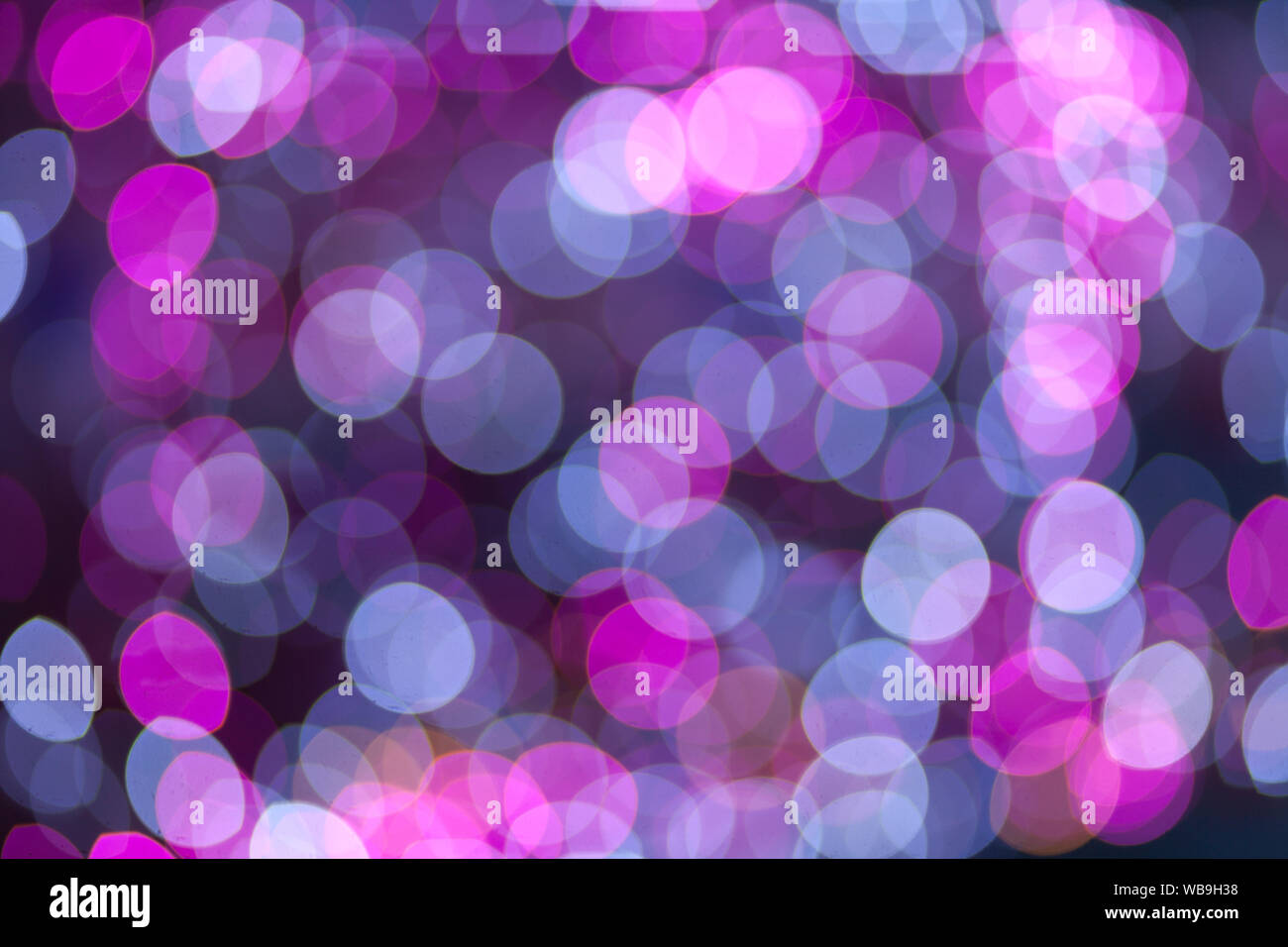 Dark abstract strada luce sfondo bokeh, strada notte blur sullo sfondo Foto Stock