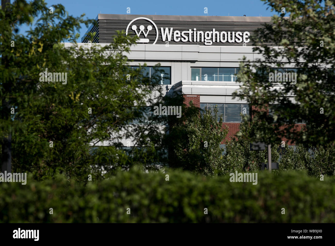 Un segno del logo al di fuori di una struttura occupata dalla Westinghouse Electric Corporation in Cranberry Township, Pennsylvania il 9 agosto 2019. Foto Stock