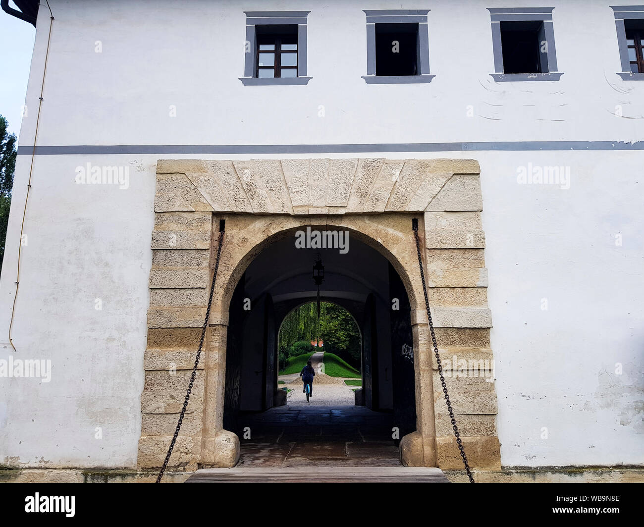 La torre utilizzata e l'ingresso alla città vecchia di Varazdin (Varaždin), Croazia. La torre fu costruita in stile barocco. Foto Stock