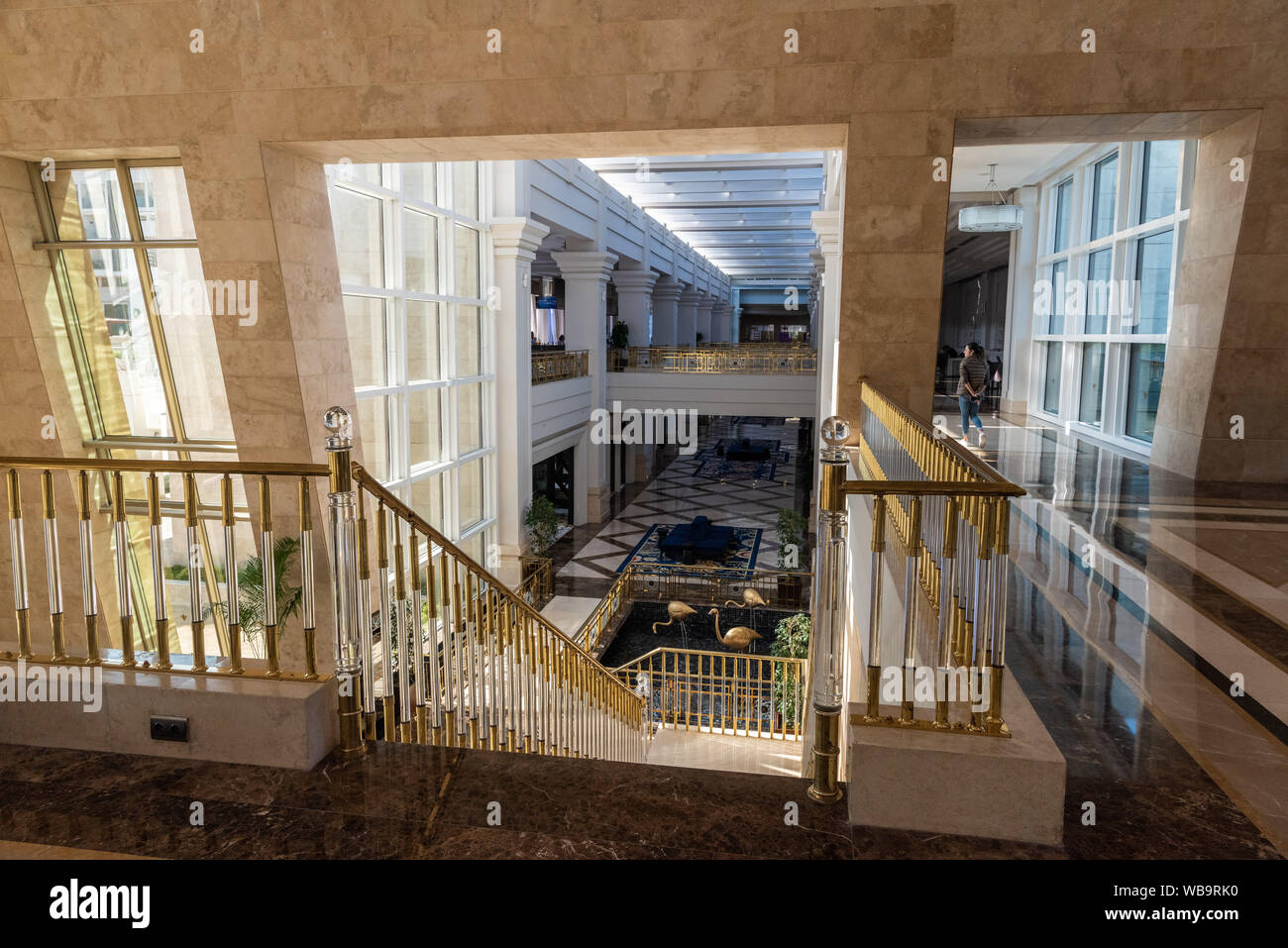 Belek, Antalya, Turchia - 11 febbraio 2019. Vista interna della lobby al Rixos Premium Belek hotel a cinque stelle in Belek, Turchia. Foto Stock