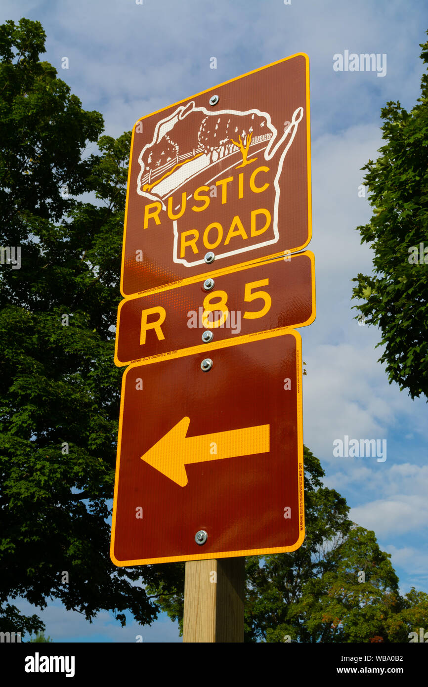 Rustico strada R 85 cartello stradale. Wisconsin, USA Foto Stock