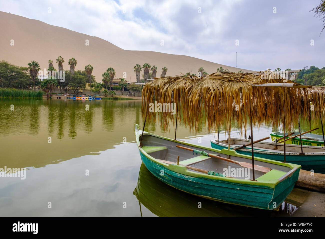 Huacachina oasi nel deserto, Ica, Perù Foto Stock