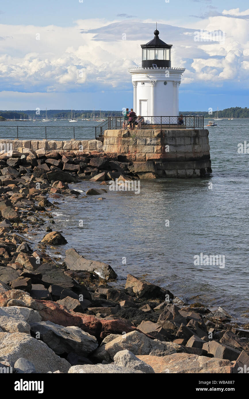 Portland, principale - Agosto 10, 2019: Portland Breakwater Faro (Bug luce) è un piccolo faro a sud della baia di Portland Portland Maine STATI UNITI D'AMERICA. Foto Stock