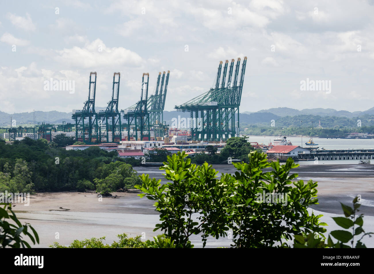 Vista del Panama PSA International Terminal situato all'entrata del Pacifico per il Canale Foto Stock