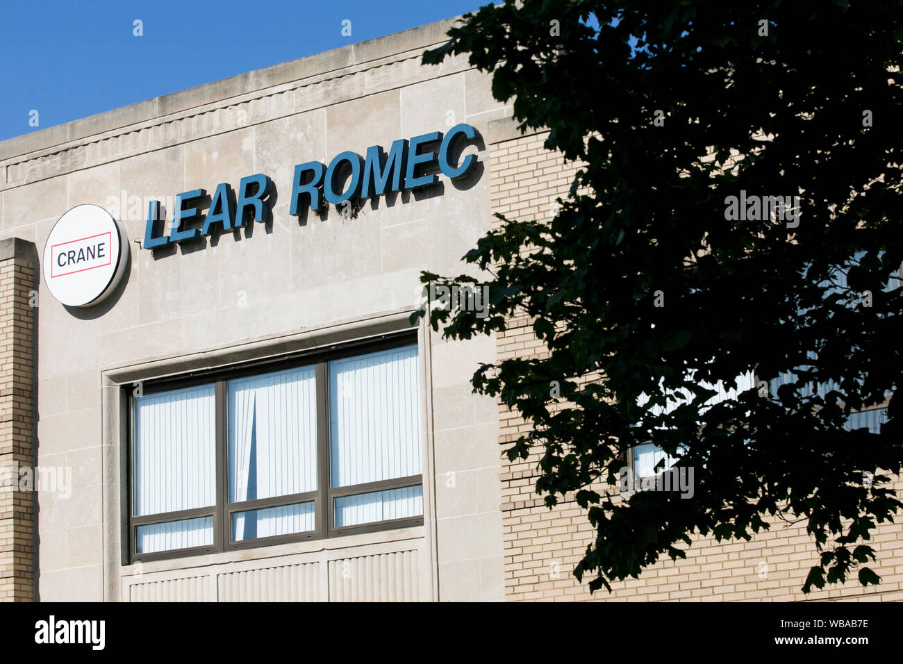 Un logo segno al di fuori della sede di Lear Romec, una filiale della società di gru, in Elyria, Ohio, 11 agosto 2019. Foto Stock