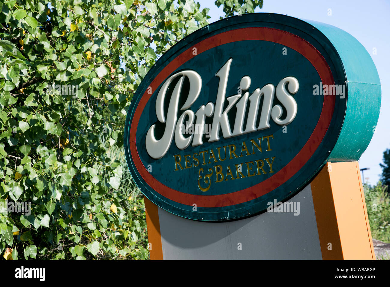 Un segno del logo al di fuori di un motore Perkins Ristorante & Panetteria ubicazione in Avon, Ohio, 11 agosto 2019. Foto Stock