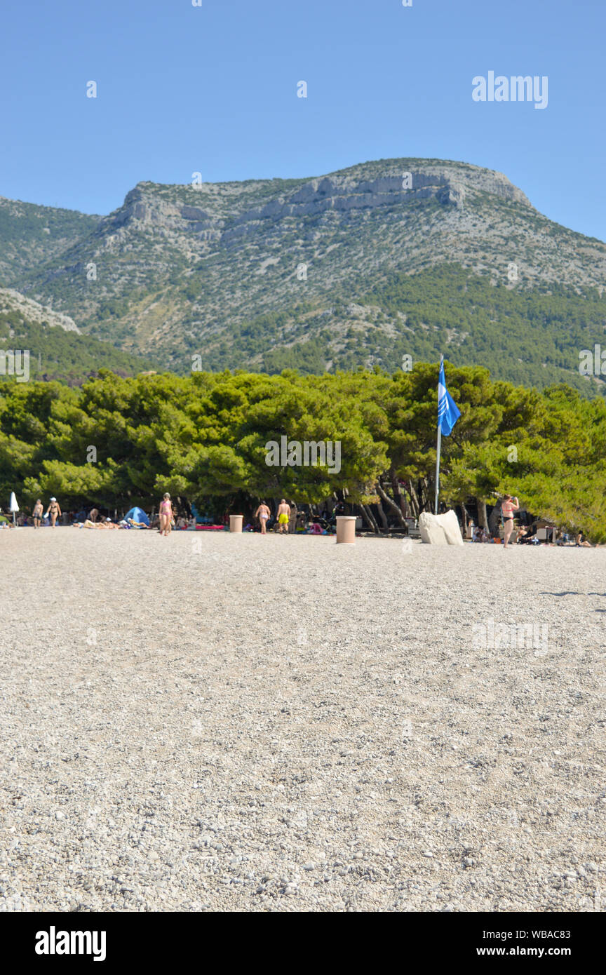 Famosa spiaggia di ciottoli Zlatni rat vicino alla città di Bol, isola di Brac Foto Stock