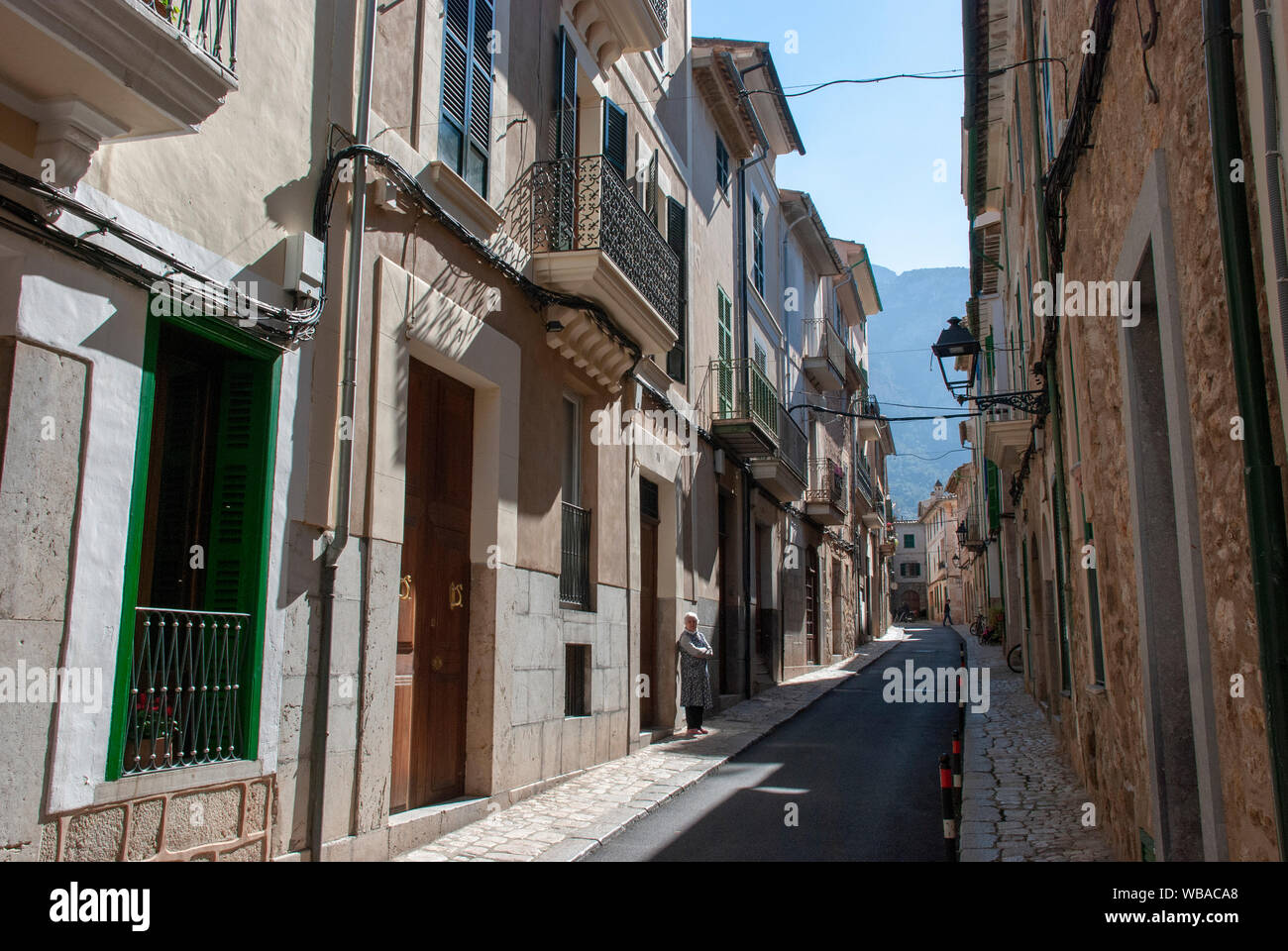 Vecchie case di spagnolo per le strade di Soller sull isola delle Baleari Maiorca Foto Stock