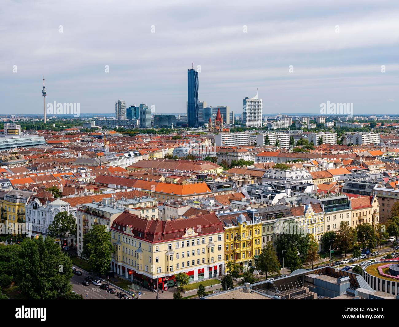 Vista sulla città, vista dal Riesenrad am Prater per il complesso delle Nazioni Unite, Donaustadt, Vienna, Austria Foto Stock