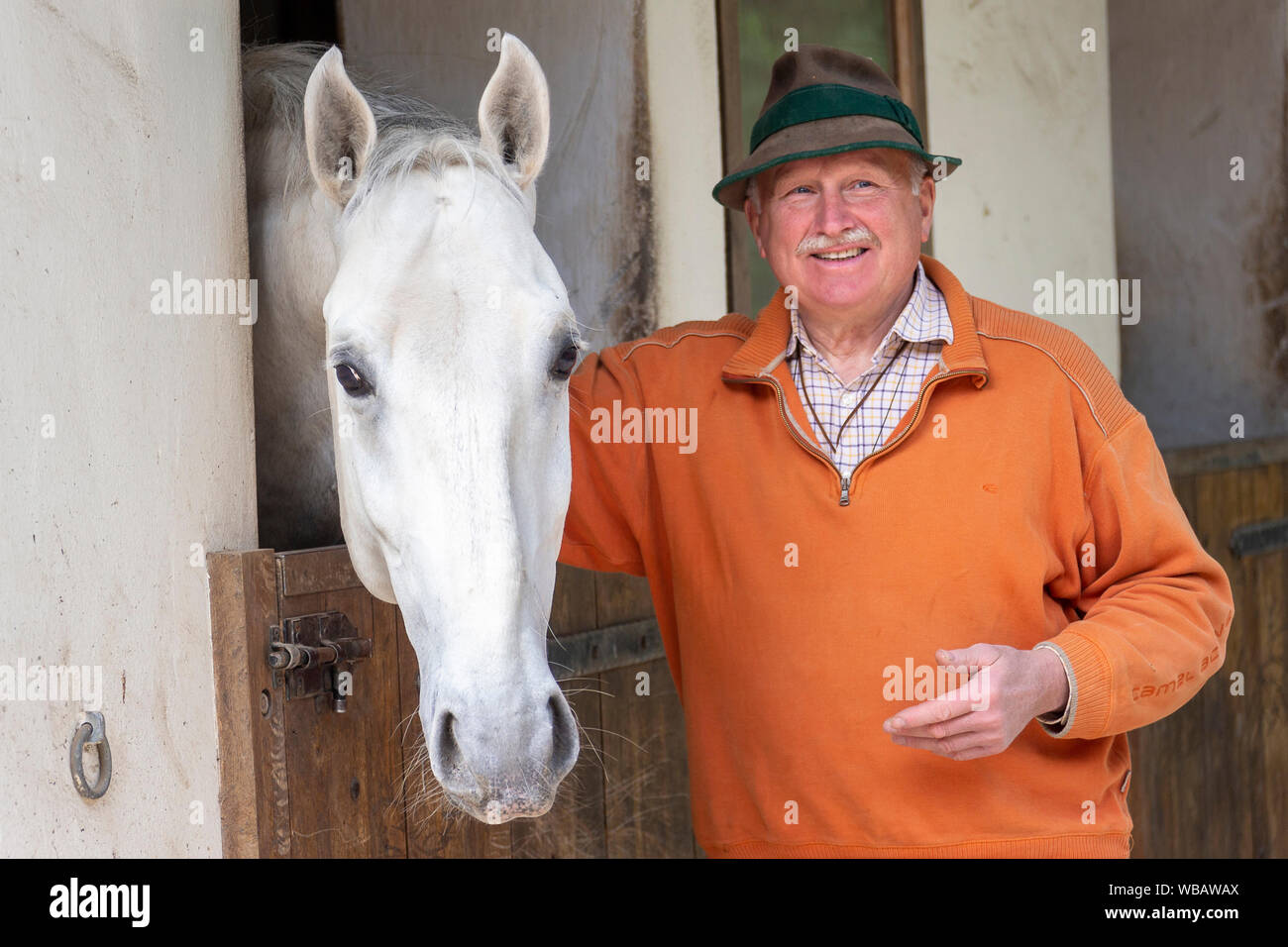 Lipizzan. Cavallo e il suo proprietario Eberhard Weiss. Germania Foto Stock