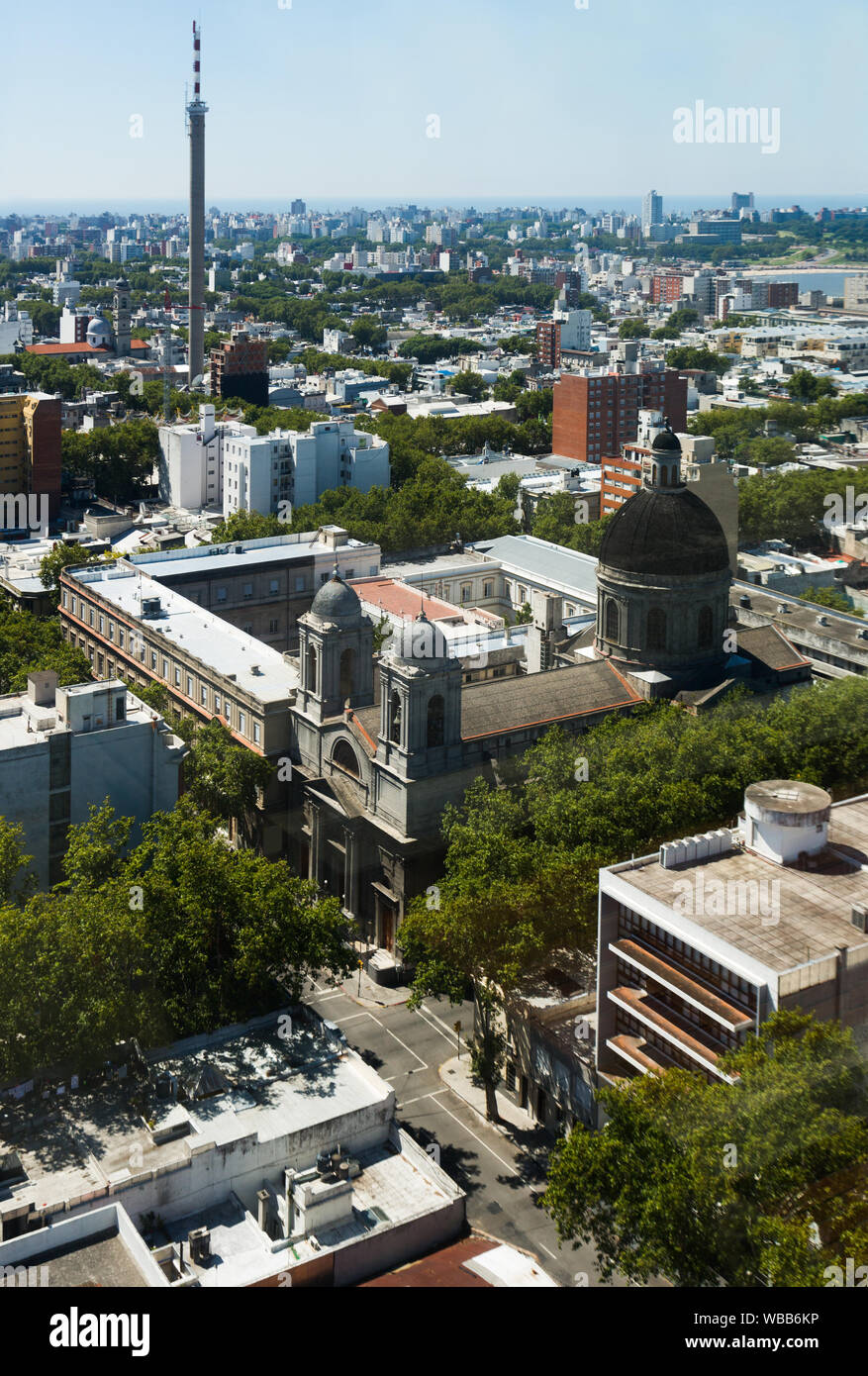 Vista panoramica di edifici e strade della capitale dell'Uruguay Montevideo. Uruguay, Sud America Foto Stock