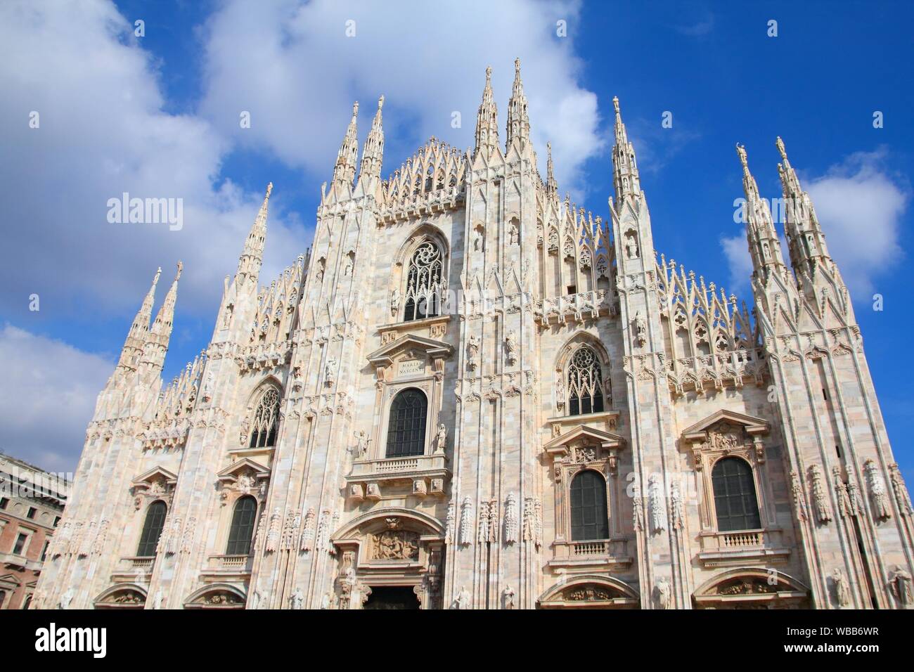 Cattedrale di Milano. La Chiesa cattolica in Italia. Facciata in stile gotico. Foto Stock