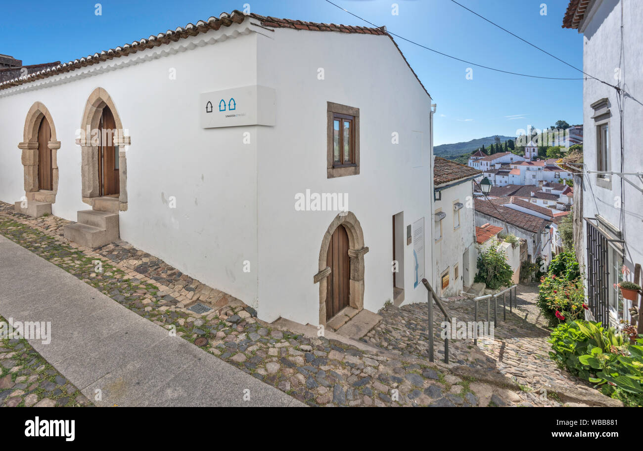 Sinagoga all'angolo di Rua da Judiaria e Rua da Fonte, quartiere ebraico, nella città di Castelo de Vide, distretto di Portalegre, Alto Alentejo, Portogallo Foto Stock