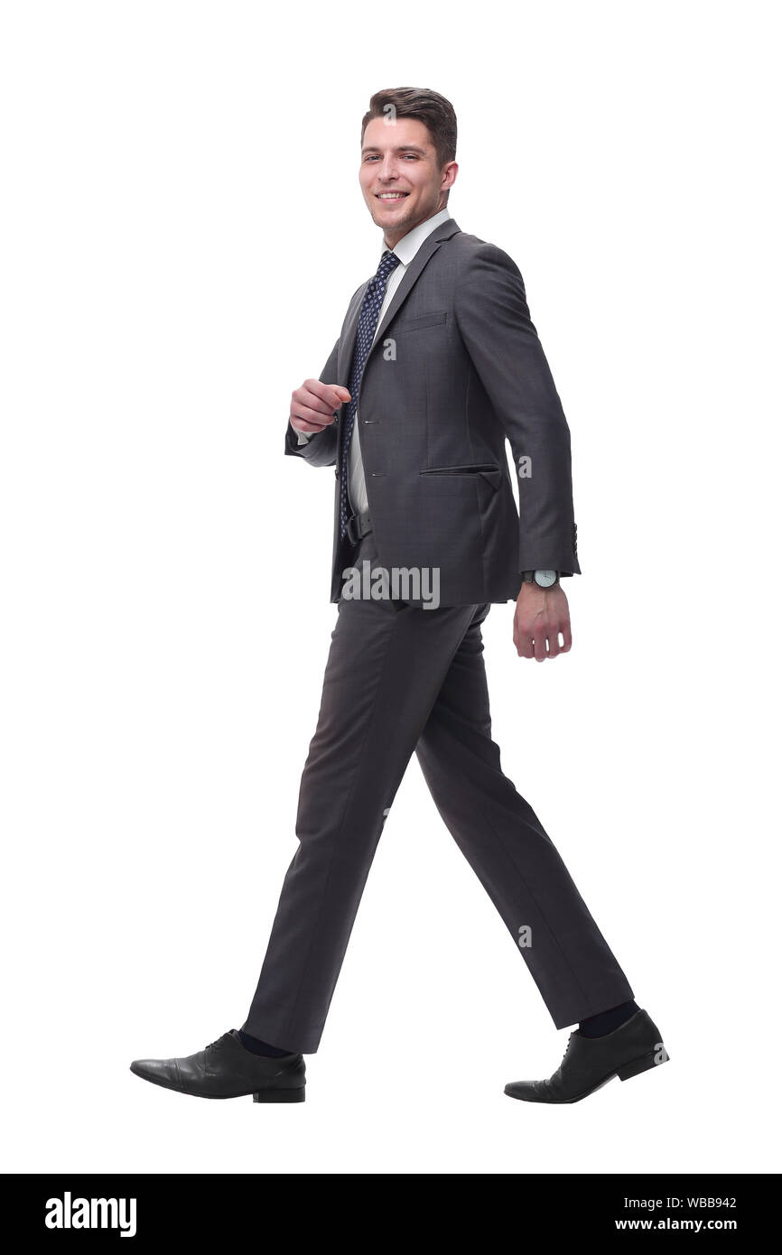 Executive giovane impreditore con fiducia va avanti. isolato su bianco Foto Stock