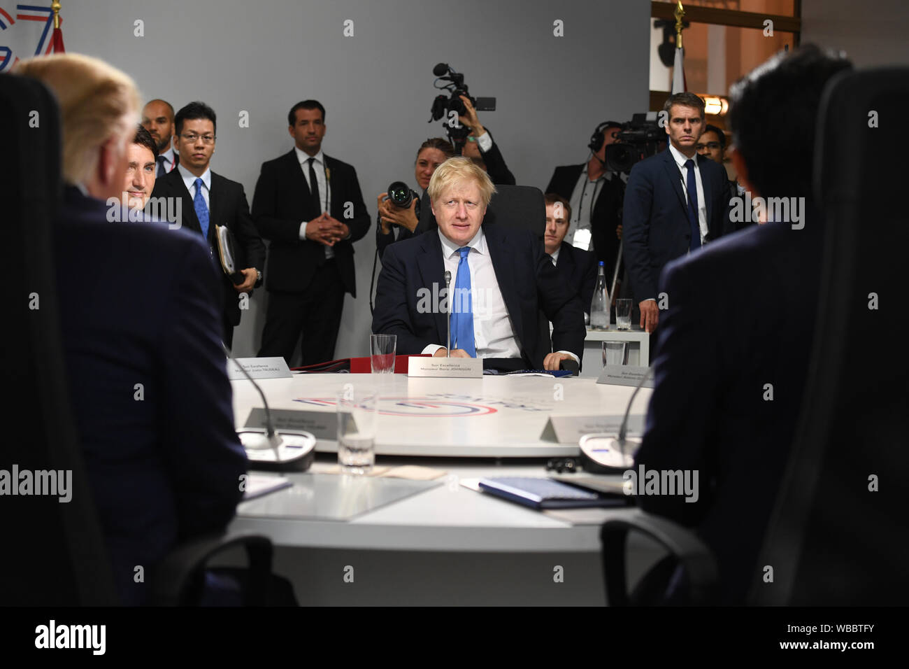 Il primo ministro Boris Johnson durante una sessione di lavoro in materia di politica estera e gli affari di sicurezza: Siria, come parte del vertice G7 di Biarritz, Francia. Foto Stock