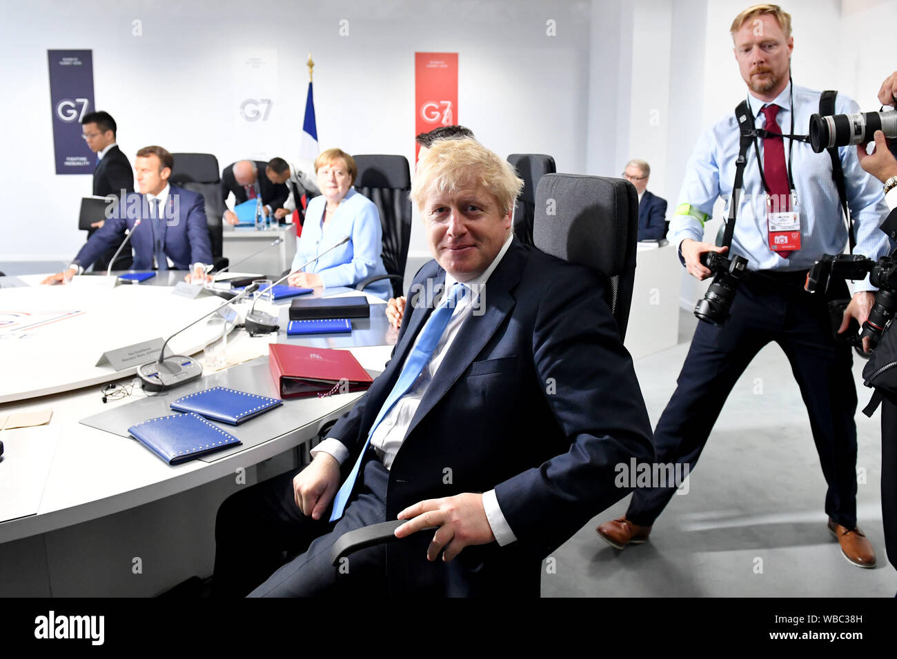 Il primo ministro Boris Johnson durante un lungo la sessione di lavoro in materia di politica estera e gli affari di sicurezza: Siria, come parte del vertice G7 di Biarritz, Francia. Foto Stock