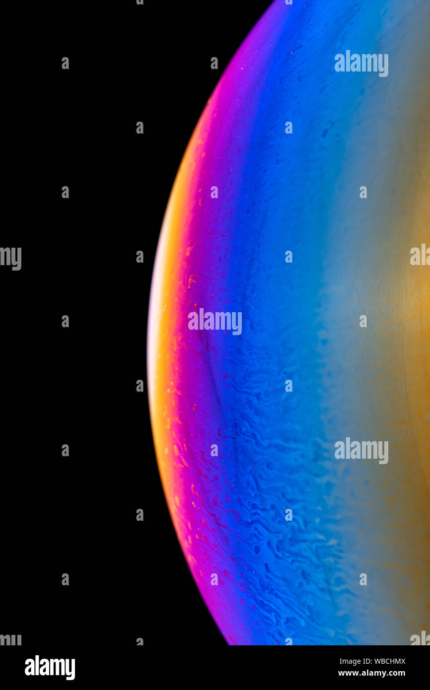 Incredibile fantasia acqua saponata pattern sfondo astratto semicerchio. Modello di spazio o di pianeti universo cosmic. Un sacco di spazio per la pubblicità delle etichette. Foto Stock