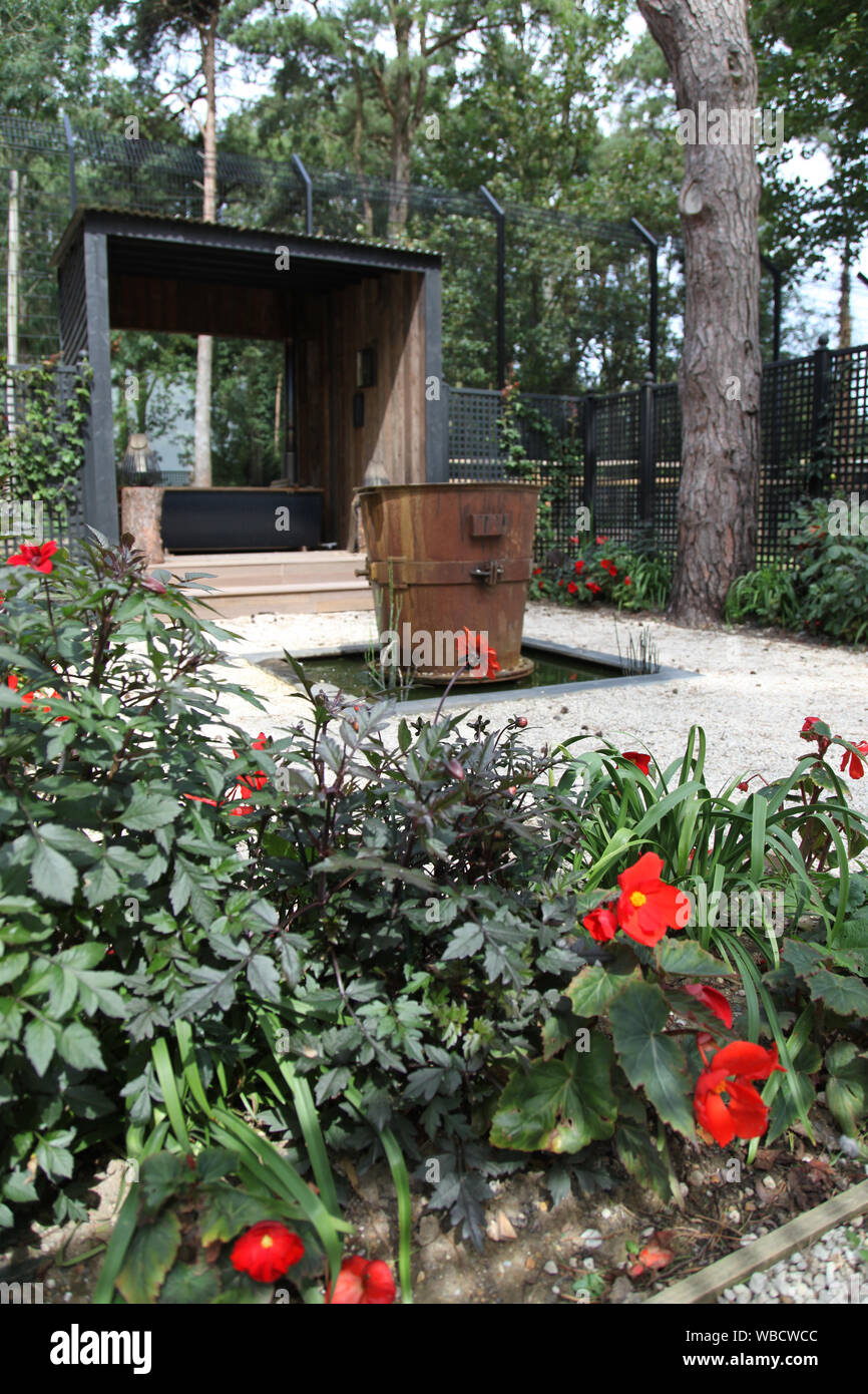 Bagno esterno al Lion Lodge, Port Lympne Wild Animal Park Foto Stock