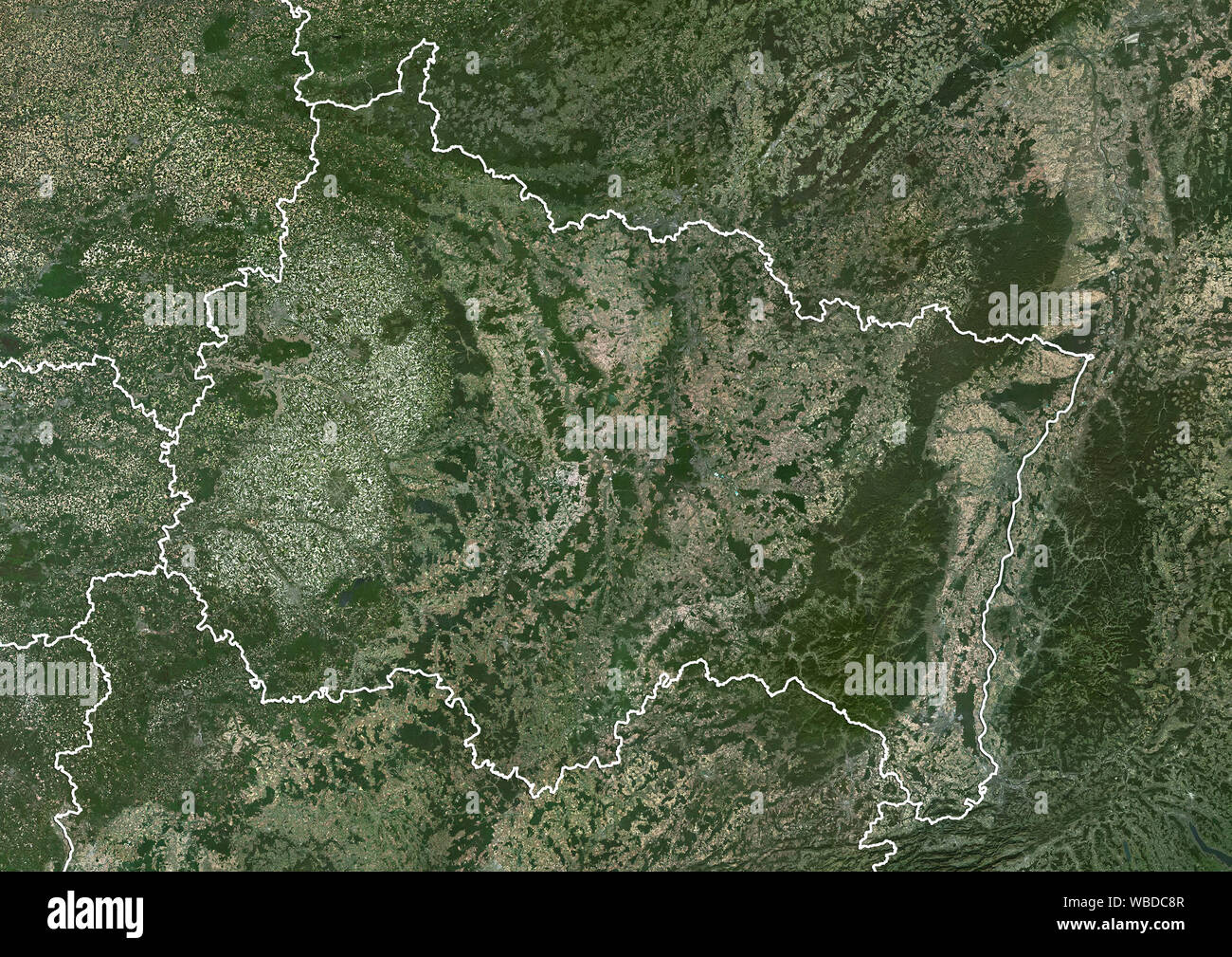 Colore immagine satellitare della regione Grand Est, Francia (con i confini amministrativi). Questa immagine è stata elaborata sulla base dei dati acquisiti nel 2018 da Sentinel-2 satelliti. Foto Stock