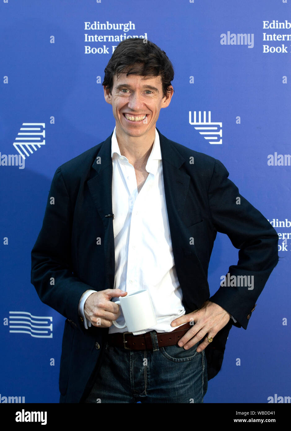 MP conservatore Rory Stewart prima della sua discussione caso "Lezioni dalla letteratura per l'odierna politica" al 2019 Edinburgh International Book Festival di Edimburgo. Foto Stock