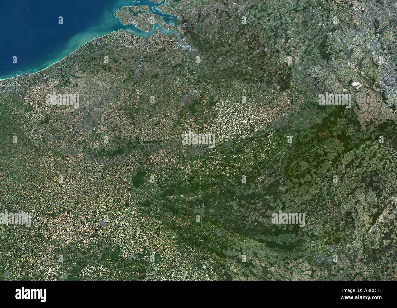 Colore immagine satellitare del Belgio e Lussemburgo. Questa immagine è stata elaborata sulla base dei dati acquisiti da Sentinel-2 satelliti. Foto Stock