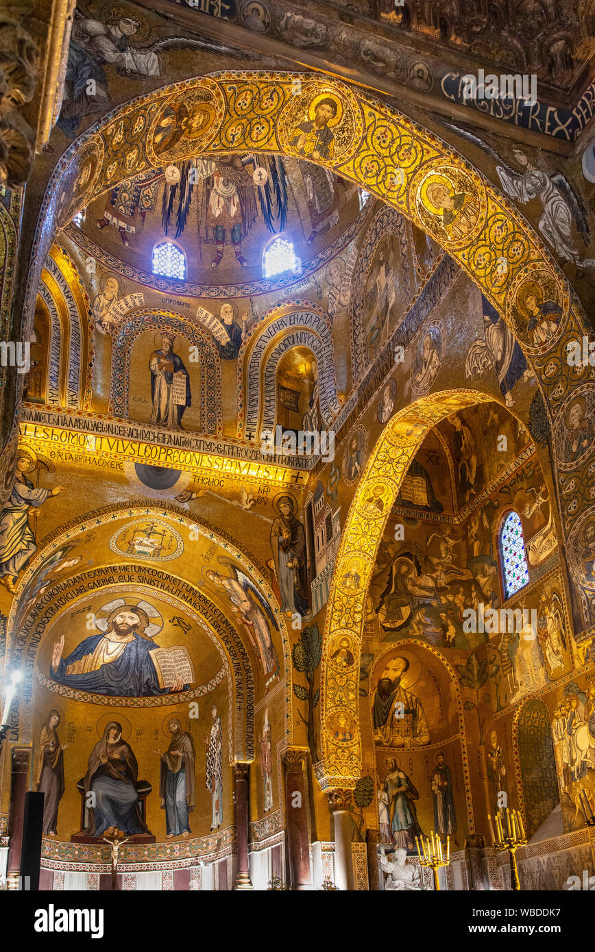 Xii secolo mosaici decorare l interno della cappella Palantine nel Palazzo dei Normanni, Palermo Centrale. Sicilia. Foto Stock