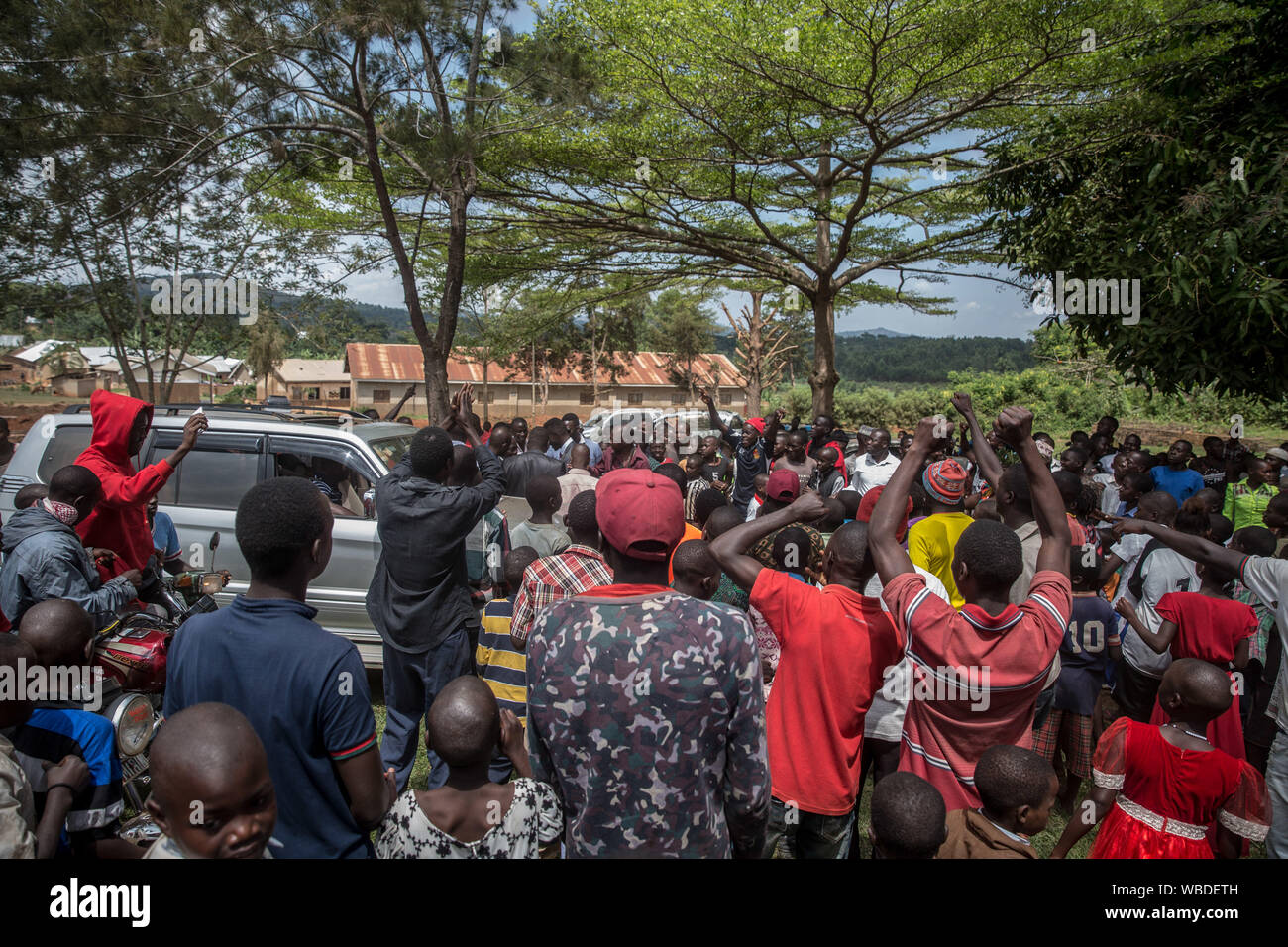 Bobi vino arriva a una campagna di evento in Gombe..Bobi vino, il cui vero nome è Robert Kyagulanyi, una popstar e il leader dell opposizione sotto la "people power' campagna, prenderà in Uganda è di lunga durata con il presidente Yoweri Museveni nel 2021 elezione. Foto Stock