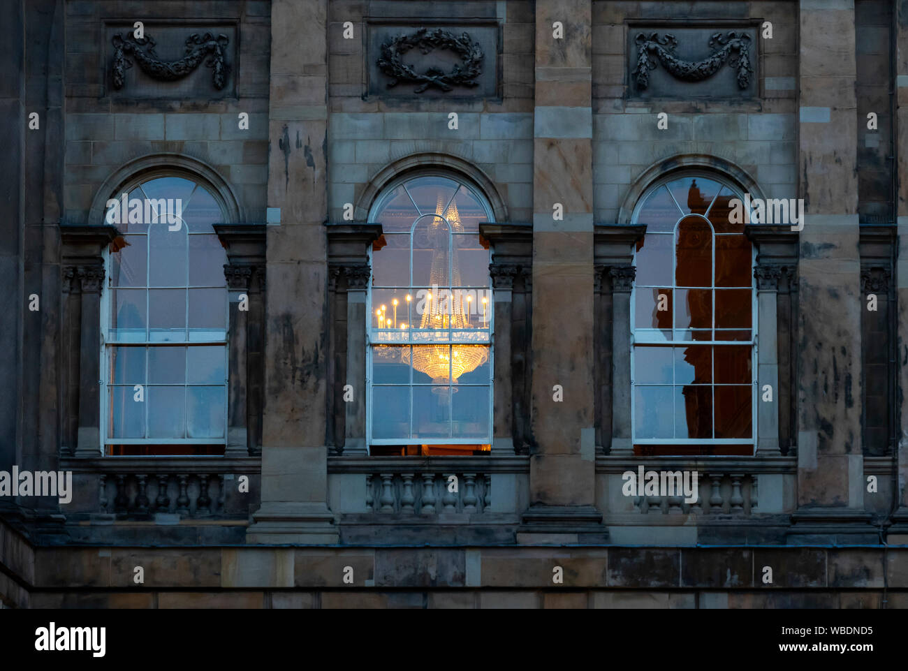 Luce dorata da chandler lighting Municipio di Liverpool Foto Stock