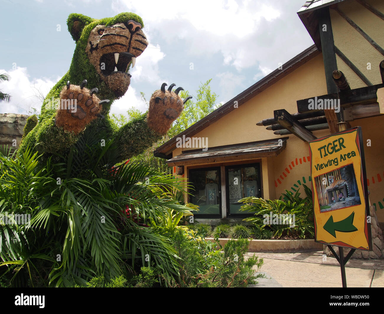 Ingresso a Tiger Trail al Busch Gardens Tampa, STATI UNITI D'AMERICA, 20 giugno 2019, © Katharine Andriotis Foto Stock