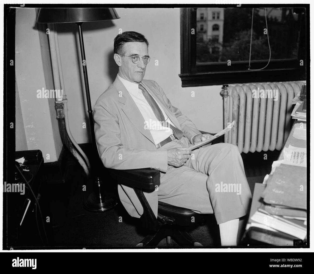 Presidente FPC. Washington, 13 luglio. Una nuova immagine informale di Clyde L. Seavey, che ha succeduto Frank R. McNinch come Presidente del Consiglio federale di potenza astratta della Commissione/medio: 1, negativo : vetro ; 4 x 5 in. o più piccolo Foto Stock