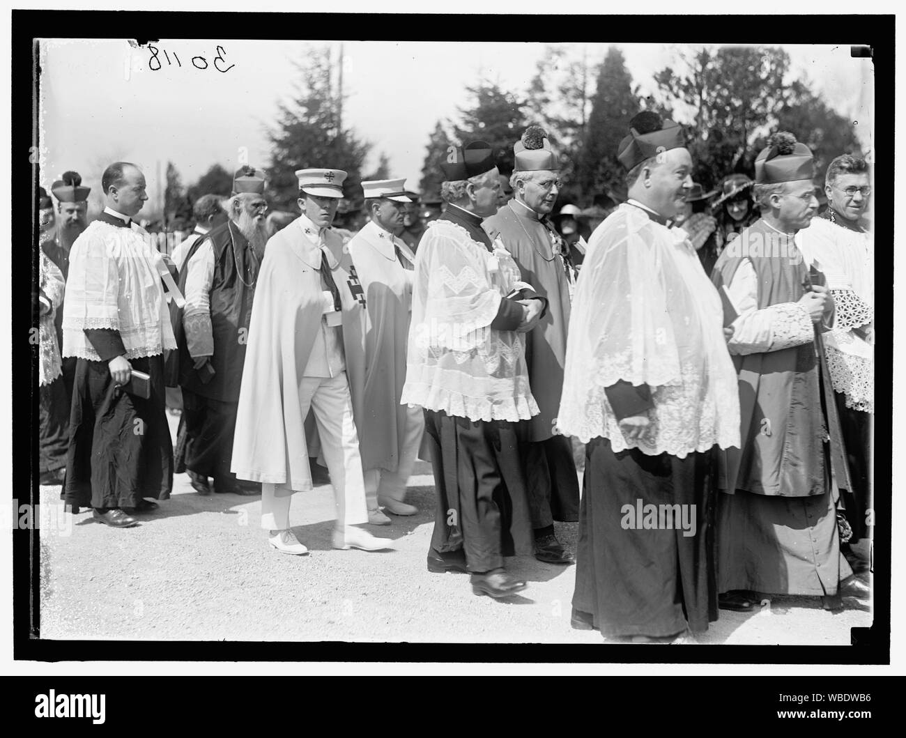 Monastero Francescano. Scene A VESCOVO DI TURNER astratto di consacrazione/medio: 1, negativo : vetro ; 5 x 7 in. o più piccolo Foto Stock