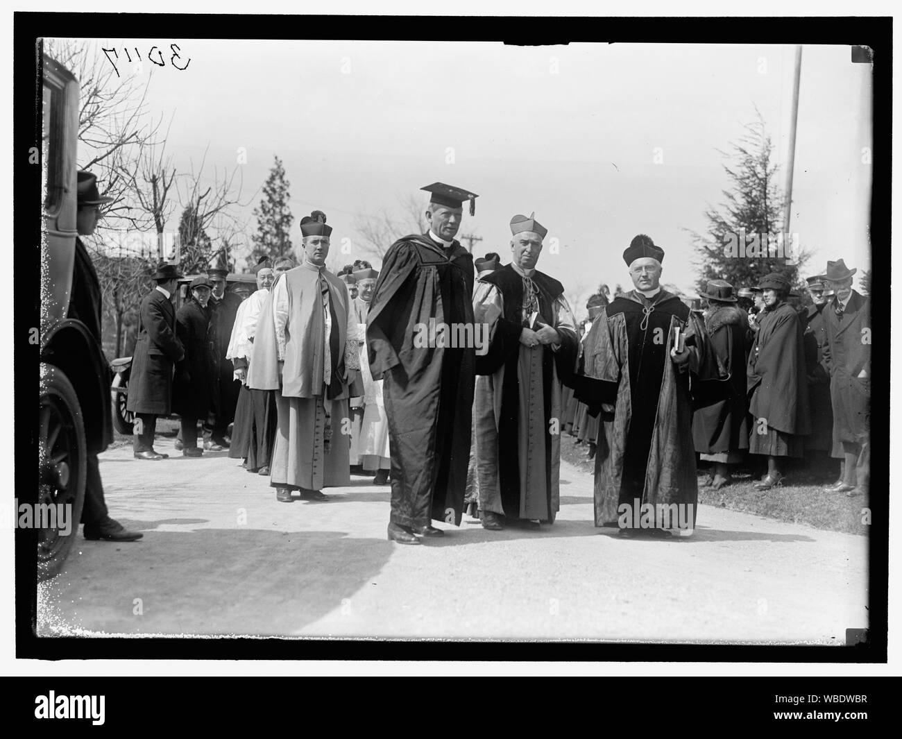 Monastero Francescano. Scene A VESCOVO DI TURNER astratto di consacrazione/medio: 1, negativo : vetro ; 5 x 7 in. o più piccolo Foto Stock