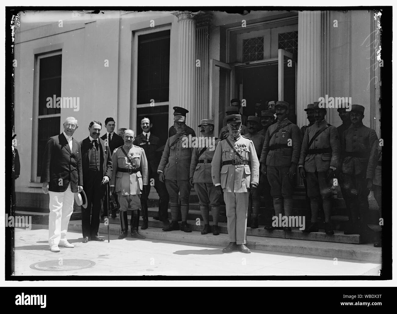 Francese banda militare ricevuto alla Casa Bianca DAL PRESIDENTE WILSON Abstract/medio: 1, negativo : vetro ; 5 x 7 in. o più piccolo Foto Stock