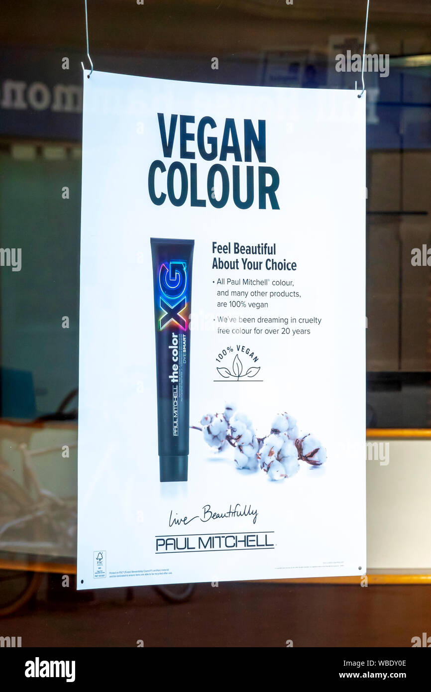 Poster pubblicitari Paul Mitchell capelli vegano prodotti coloranti Foto Stock