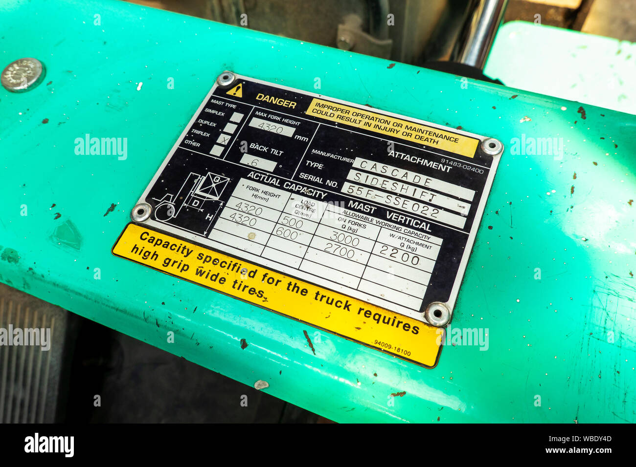 Informazioni piastra fissata ad un carrello elevatore a forche Foto Stock