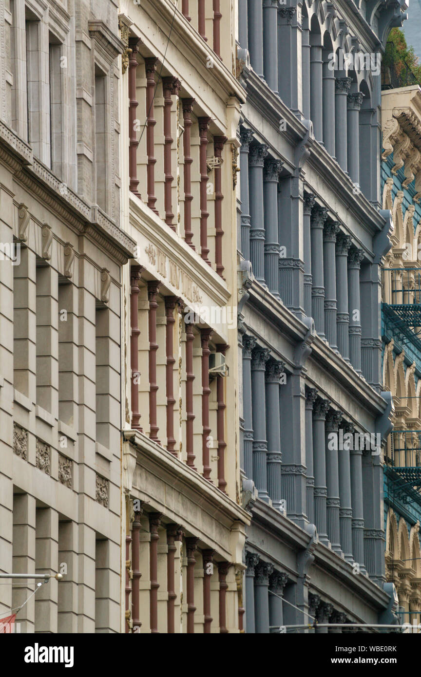 Il NoHo e storico quartiere di ghisa facciate, Broadway, East Village di New York City Foto Stock