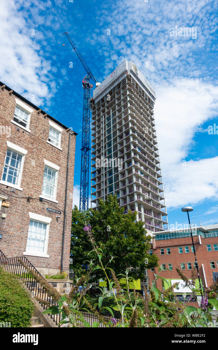 Vista di nuova costruzione di un edificio alto da Westgate Road, Newcastle upon Tyne, Inghilterra. Regno Unito Foto Stock